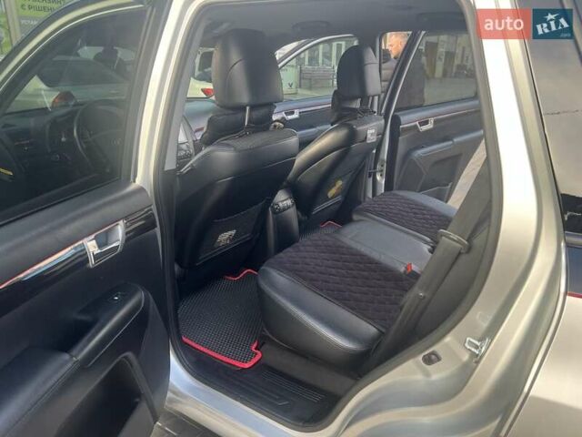 Серый Киа Мохаве, объемом двигателя 3.78 л и пробегом 118 тыс. км за 14000 $, фото 10 на Automoto.ua