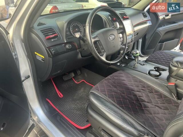 Серый Киа Мохаве, объемом двигателя 3.78 л и пробегом 118 тыс. км за 14000 $, фото 13 на Automoto.ua