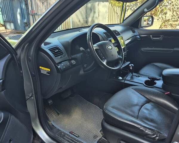 Сірий Кіа Мохаве, об'ємом двигуна 2.96 л та пробігом 211 тис. км за 12300 $, фото 7 на Automoto.ua