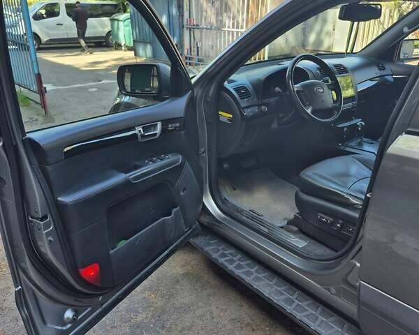 Сірий Кіа Мохаве, об'ємом двигуна 2.96 л та пробігом 211 тис. км за 12300 $, фото 5 на Automoto.ua