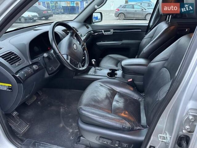 Серый Киа Мохаве, объемом двигателя 2.96 л и пробегом 245 тыс. км за 12000 $, фото 16 на Automoto.ua