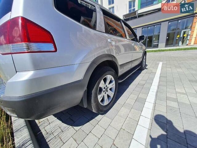 Серый Киа Мохаве, объемом двигателя 2.96 л и пробегом 215 тыс. км за 14000 $, фото 4 на Automoto.ua