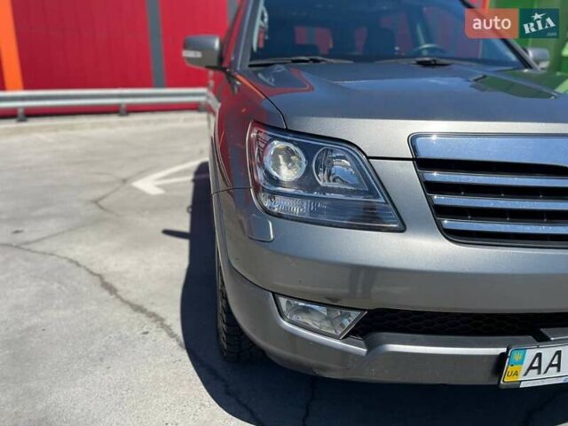 Серый Киа Мохаве, объемом двигателя 2.96 л и пробегом 157 тыс. км за 17500 $, фото 9 на Automoto.ua
