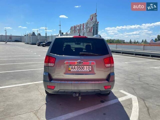 Серый Киа Мохаве, объемом двигателя 2.96 л и пробегом 157 тыс. км за 17500 $, фото 5 на Automoto.ua