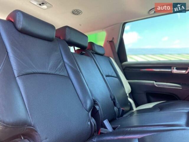Серый Киа Мохаве, объемом двигателя 2.96 л и пробегом 157 тыс. км за 17500 $, фото 32 на Automoto.ua