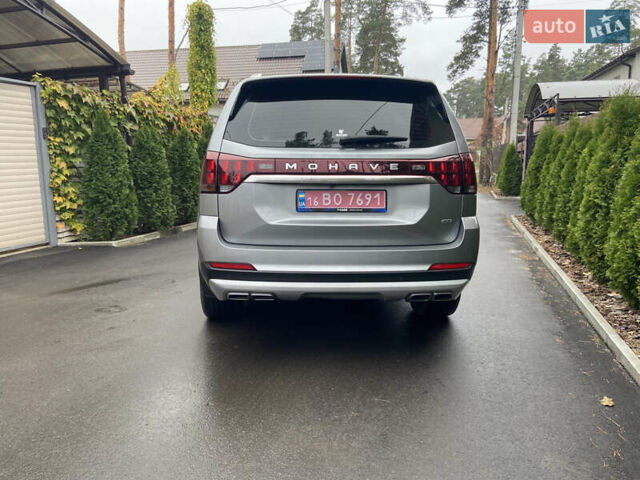 Серый Киа Мохаве, объемом двигателя 3 л и пробегом 66 тыс. км за 47300 $, фото 4 на Automoto.ua