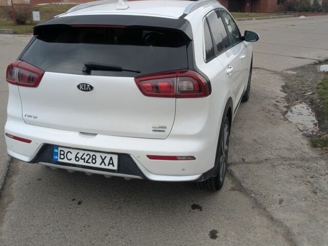 Белый Киа Niro, объемом двигателя 1.6 л и пробегом 110 тыс. км за 15600 $, фото 3 на Automoto.ua