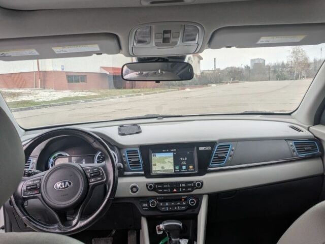 Белый Киа Niro, объемом двигателя 1.6 л и пробегом 110 тыс. км за 15600 $, фото 6 на Automoto.ua