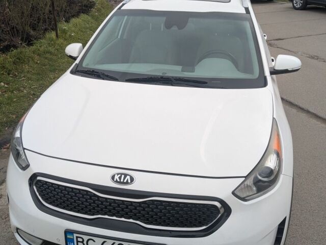 Белый Киа Niro, объемом двигателя 1.6 л и пробегом 110 тыс. км за 15600 $, фото 1 на Automoto.ua