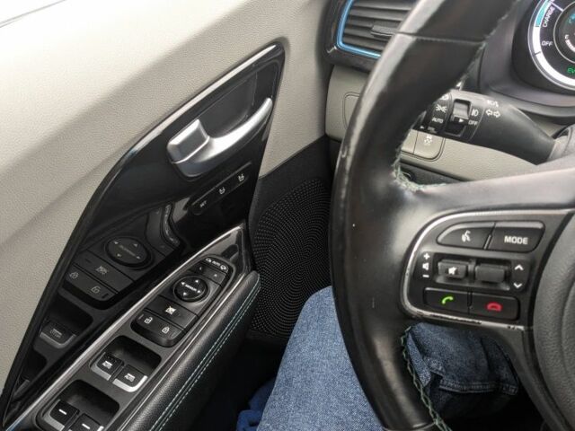 Белый Киа Niro, объемом двигателя 1.6 л и пробегом 110 тыс. км за 15600 $, фото 9 на Automoto.ua