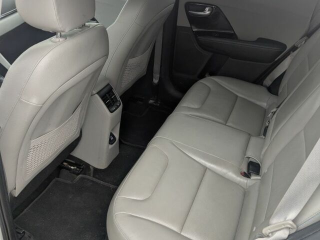 Белый Киа Niro, объемом двигателя 1.6 л и пробегом 110 тыс. км за 15600 $, фото 7 на Automoto.ua