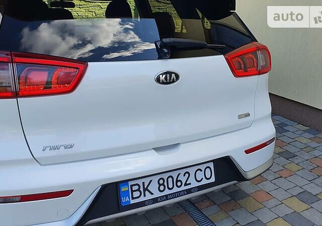 Білий Кіа Niro, об'ємом двигуна 1.6 л та пробігом 129 тис. км за 17600 $, фото 15 на Automoto.ua