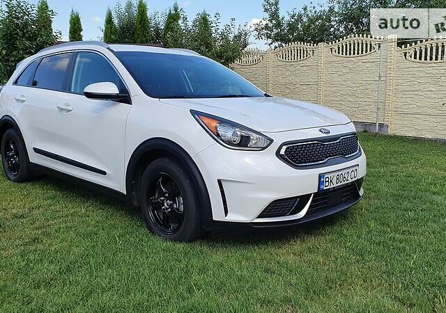 Білий Кіа Niro, об'ємом двигуна 1.6 л та пробігом 129 тис. км за 17600 $, фото 1 на Automoto.ua