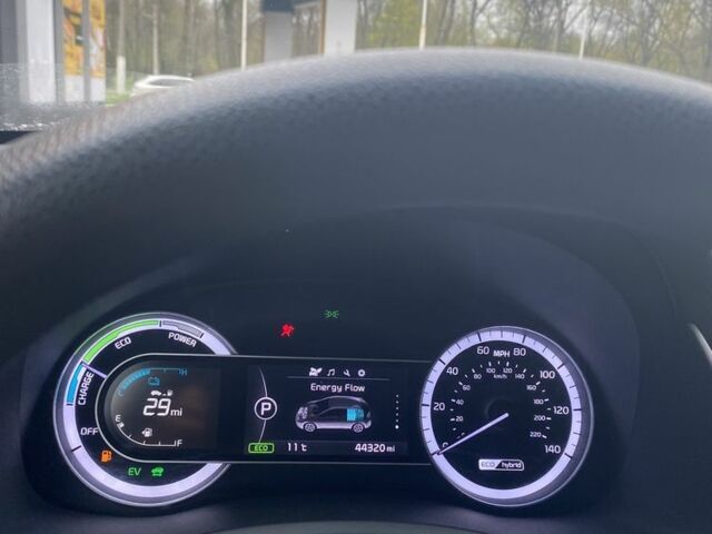 Білий Кіа Niro, об'ємом двигуна 1.6 л та пробігом 65 тис. км за 14400 $, фото 4 на Automoto.ua