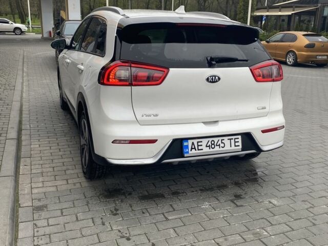 Білий Кіа Niro, об'ємом двигуна 1.6 л та пробігом 65 тис. км за 14400 $, фото 2 на Automoto.ua
