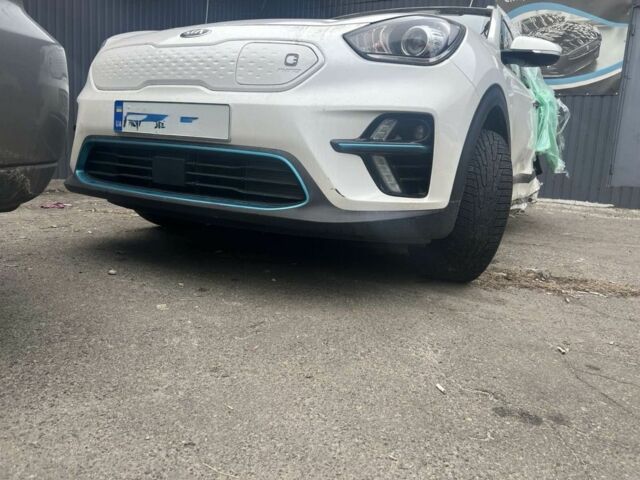 Киа Niro 2019 в Киеве на Automoto.ua Белый Киа Niro, объемом двигателя 0 л и пробегом 200 тыс. км за 6500 $, фото 7 на Automoto.ua