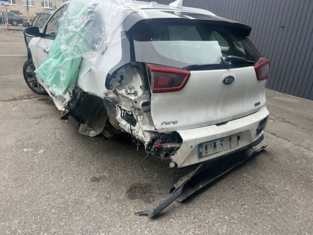 Киа Niro 2019 в Киеве на Automoto.ua Белый Киа Niro, объемом двигателя 0 л и пробегом 200 тыс. км за 6500 $, фото 3 на Automoto.ua
