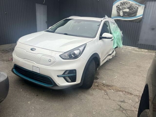 Киа Niro 2019 в Киеве на Automoto.ua Белый Киа Niro, объемом двигателя 0 л и пробегом 200 тыс. км за 6500 $, фото 1 на Automoto.ua