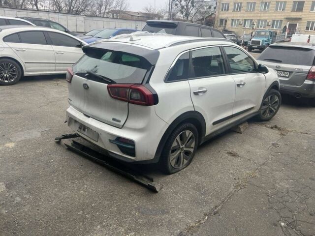 Киа Niro 2019 в Киеве на Automoto.ua Белый Киа Niro, объемом двигателя 0 л и пробегом 200 тыс. км за 6500 $, фото 2 на Automoto.ua