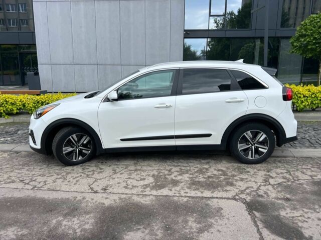 Белый Киа Niro, объемом двигателя 1.6 л и пробегом 68 тыс. км за 18800 $, фото 10 на Automoto.ua