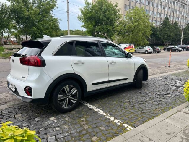 Белый Киа Niro, объемом двигателя 1.6 л и пробегом 68 тыс. км за 18800 $, фото 12 на Automoto.ua