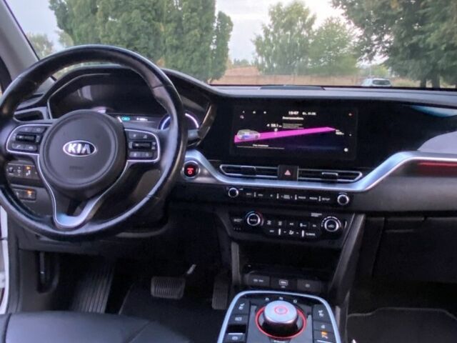 Белый Киа Niro, объемом двигателя 0 л и пробегом 178 тыс. км за 18800 $, фото 10 на Automoto.ua