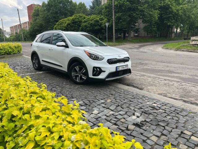 Белый Киа Niro, объемом двигателя 1.6 л и пробегом 68 тыс. км за 18800 $, фото 5 на Automoto.ua