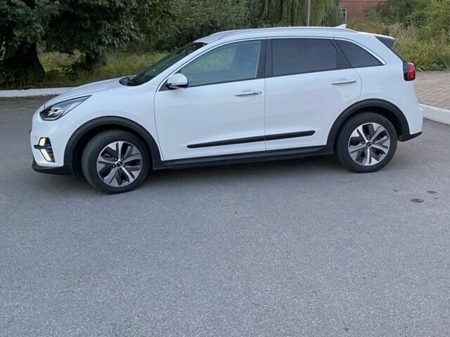 Белый Киа Niro, объемом двигателя 0 л и пробегом 178 тыс. км за 18800 $, фото 1 на Automoto.ua