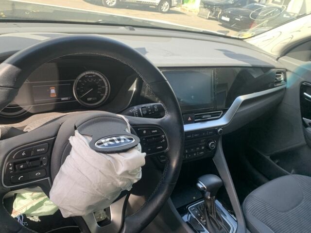 Белый Киа Niro, объемом двигателя 1.6 л и пробегом 61 тыс. км за 15300 $, фото 5 на Automoto.ua