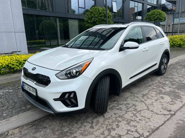 Белый Киа Niro, объемом двигателя 1.6 л и пробегом 68 тыс. км за 18800 $, фото 8 на Automoto.ua