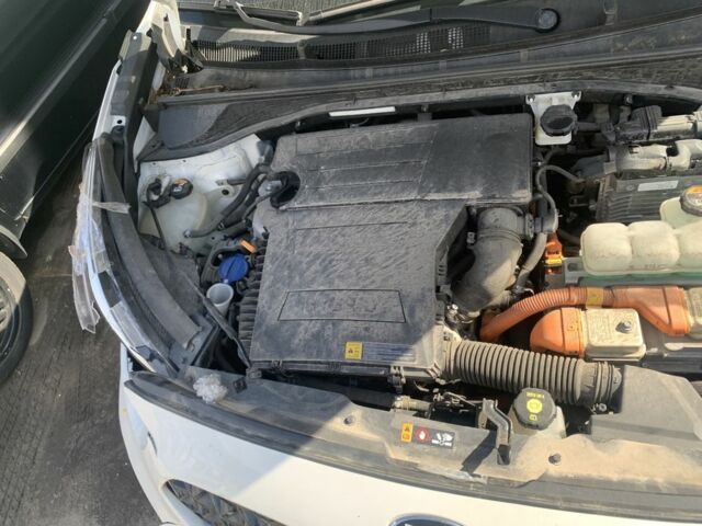 Белый Киа Niro, объемом двигателя 1.6 л и пробегом 61 тыс. км за 15300 $, фото 3 на Automoto.ua