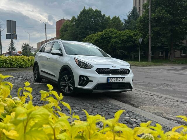Белый Киа Niro, объемом двигателя 1.6 л и пробегом 68 тыс. км за 18800 $, фото 6 на Automoto.ua