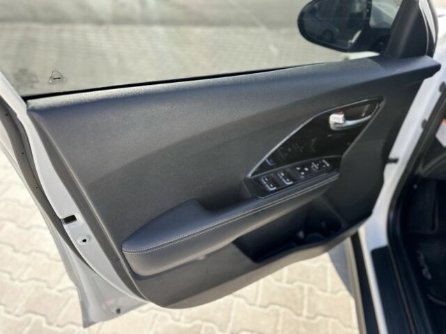 Белый Киа Niro, объемом двигателя 0 л и пробегом 49 тыс. км за 17650 $, фото 15 на Automoto.ua