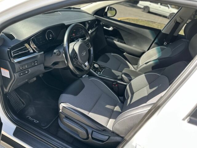 Белый Киа Niro, объемом двигателя 0 л и пробегом 49 тыс. км за 17650 $, фото 5 на Automoto.ua