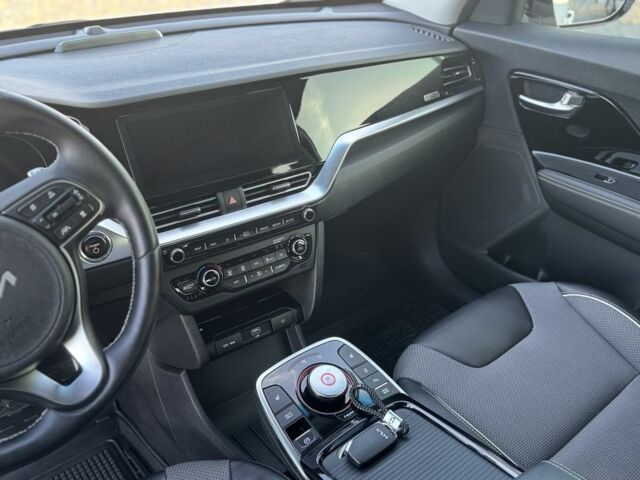 Білий Кіа Niro, об'ємом двигуна 0 л та пробігом 112 тис. км за 19800 $, фото 5 на Automoto.ua