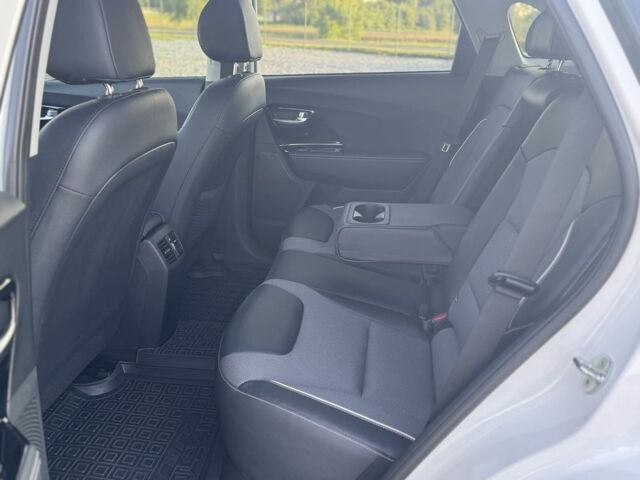 Білий Кіа Niro, об'ємом двигуна 0 л та пробігом 112 тис. км за 19800 $, фото 7 на Automoto.ua