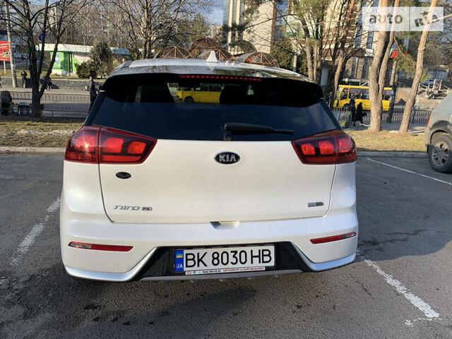 Білий Кіа Niro, об'ємом двигуна 1.6 л та пробігом 99 тис. км за 19000 $, фото 8 на Automoto.ua