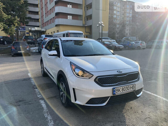 Білий Кіа Niro, об'ємом двигуна 1.6 л та пробігом 99 тис. км за 19000 $, фото 1 на Automoto.ua