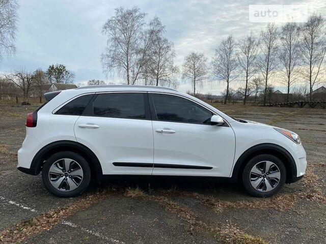 Белый Киа Niro, объемом двигателя 1.6 л и пробегом 38 тыс. км за 21900 $, фото 4 на Automoto.ua