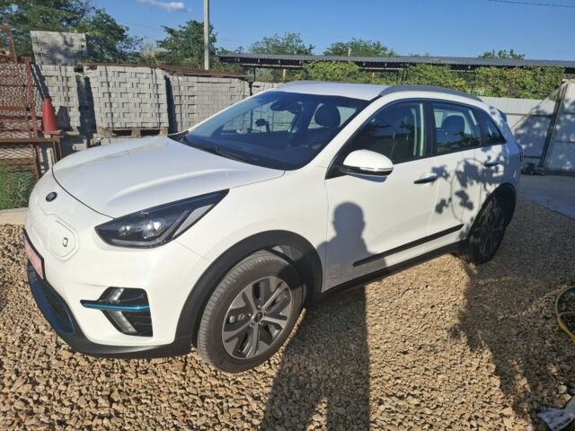 Білий Кіа Niro, об'ємом двигуна 0 л та пробігом 160 тис. км за 16900 $, фото 1 на Automoto.ua