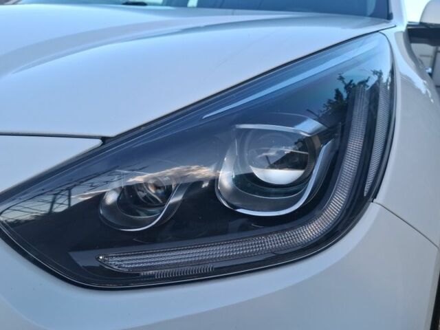 Білий Кіа Niro, об'ємом двигуна 0 л та пробігом 160 тис. км за 16900 $, фото 2 на Automoto.ua