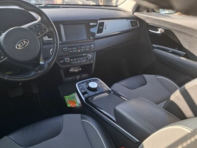 Білий Кіа Niro, об'ємом двигуна 0 л та пробігом 160 тис. км за 16900 $, фото 3 на Automoto.ua