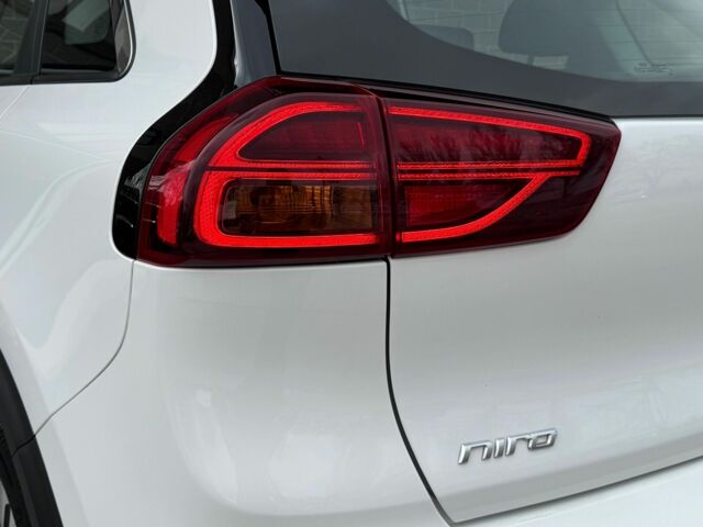 Білий Кіа Niro, об'ємом двигуна 0 л та пробігом 88 тис. км за 17900 $, фото 5 на Automoto.ua