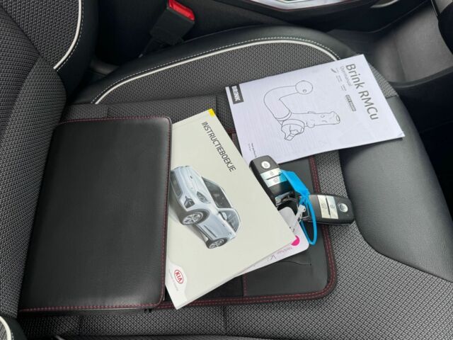 Білий Кіа Niro, об'ємом двигуна 0 л та пробігом 88 тис. км за 17900 $, фото 13 на Automoto.ua