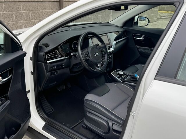 Білий Кіа Niro, об'ємом двигуна 0 л та пробігом 88 тис. км за 17900 $, фото 6 на Automoto.ua