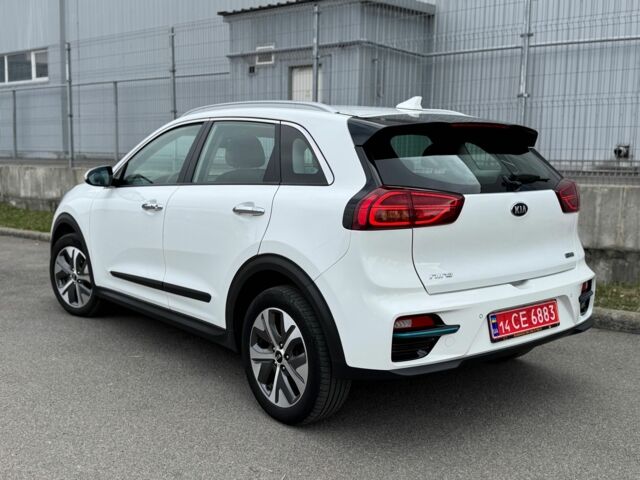 Білий Кіа Niro, об'ємом двигуна 0 л та пробігом 88 тис. км за 17900 $, фото 4 на Automoto.ua
