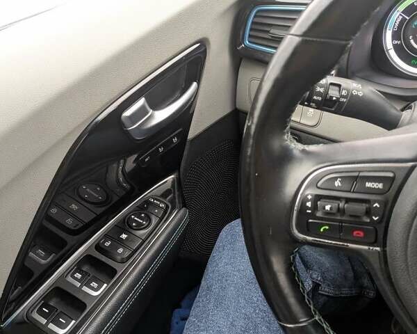 Белый Киа Niro, объемом двигателя 1.6 л и пробегом 110 тыс. км за 15600 $, фото 8 на Automoto.ua