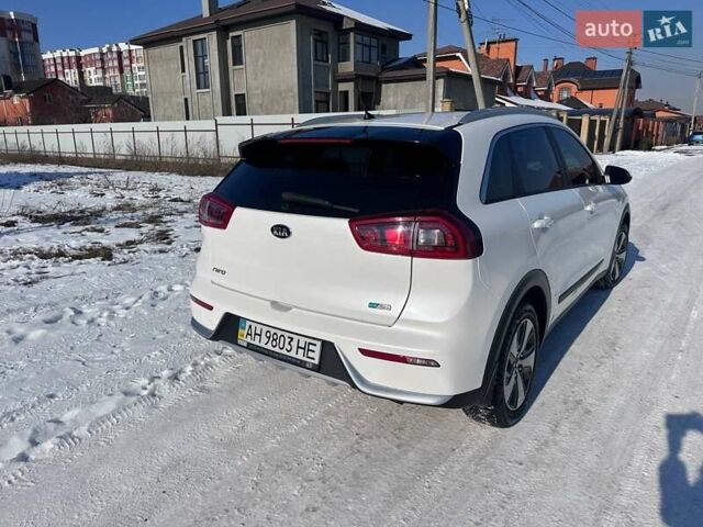 Белый Киа Niro, объемом двигателя 1.58 л и пробегом 91 тыс. км за 16100 $, фото 3 на Automoto.ua