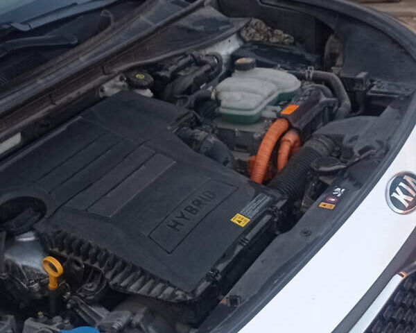 Белый Киа Niro, объемом двигателя 1.58 л и пробегом 225 тыс. км за 16600 $, фото 18 на Automoto.ua