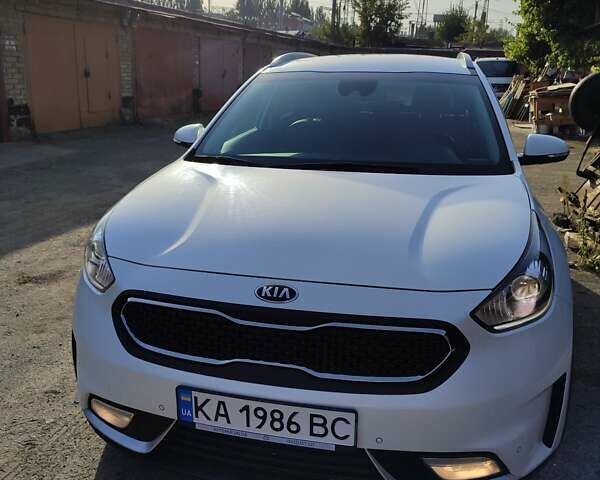 Белый Киа Niro, объемом двигателя 1.58 л и пробегом 225 тыс. км за 16600 $, фото 6 на Automoto.ua